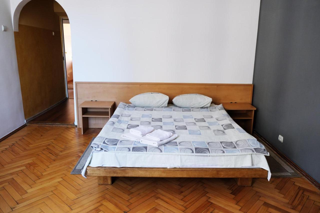 Apartment On Svobody Avenue 利沃夫 外观 照片