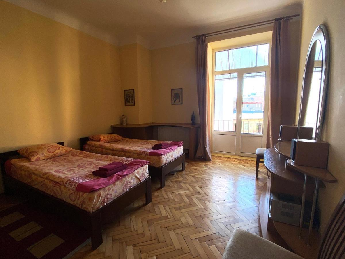 Apartment On Svobody Avenue 利沃夫 外观 照片